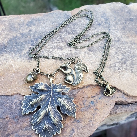 Fig leaf squirrel acorn bronze fall 20” necklace custom handmade vintage style - Picture 3 of 3